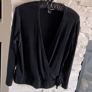 Chico’s Traveler’s block surplice long sleeve top. Chico’s size 2